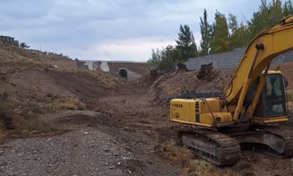 در راستای حفظ بستر و حریم رودخانه های خرم بید لایروبی 4500 متر از رودخانه های شهرستان