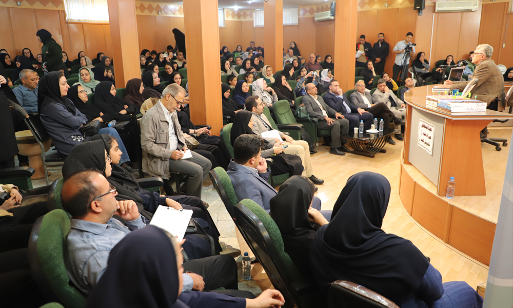 مشارکت حدود ۳۰۰ هزار معلم و دانش‌آموز فارسی در طرح داناب