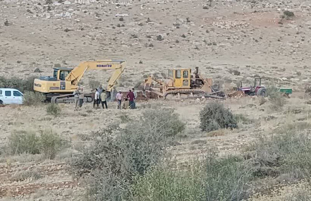توقیف ماشین‌آلات متخلف در بستر رودخانه احمدآباد